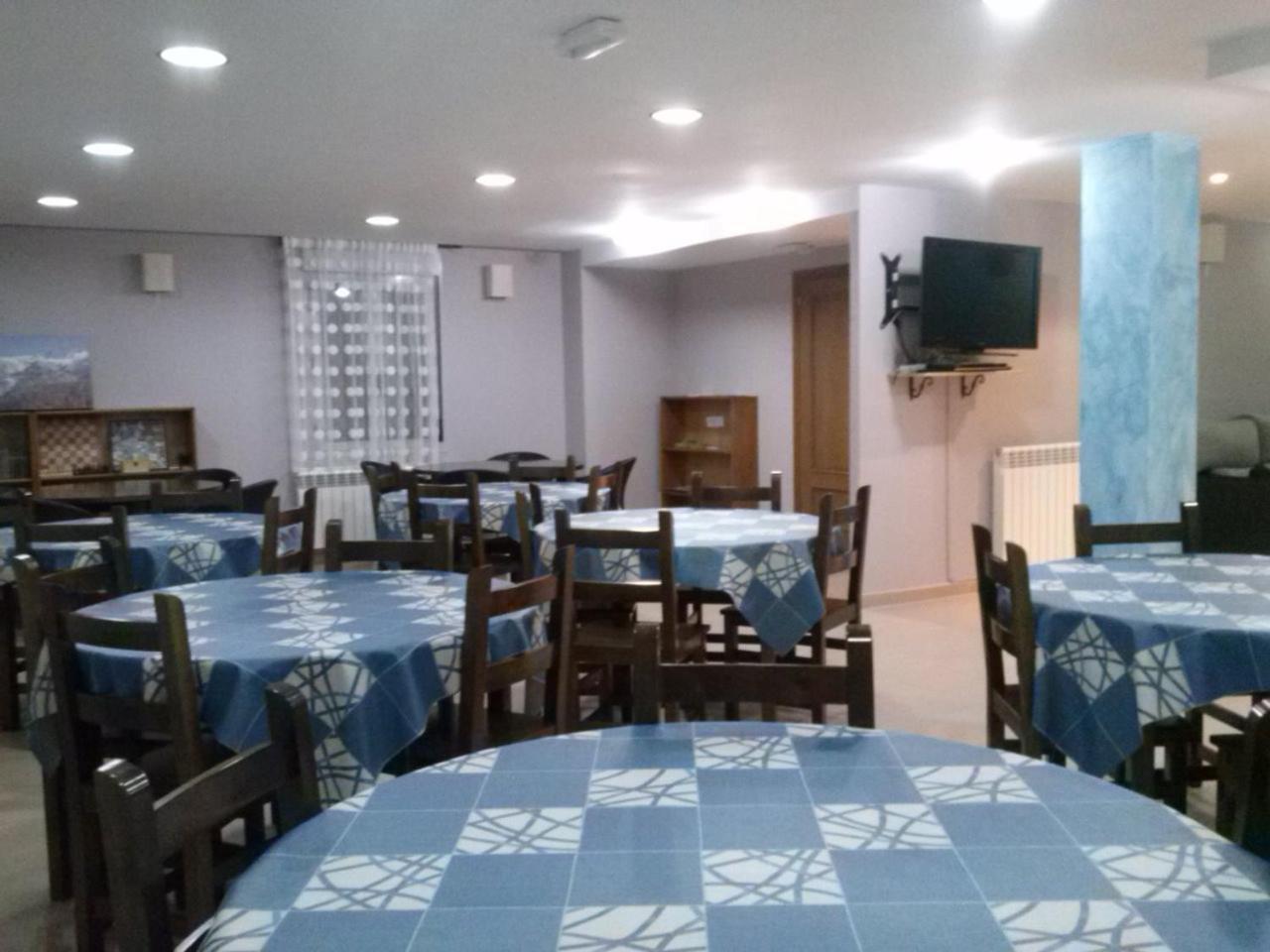 Albergue Turistico Rio Aragon Canfranc Eksteriør billede