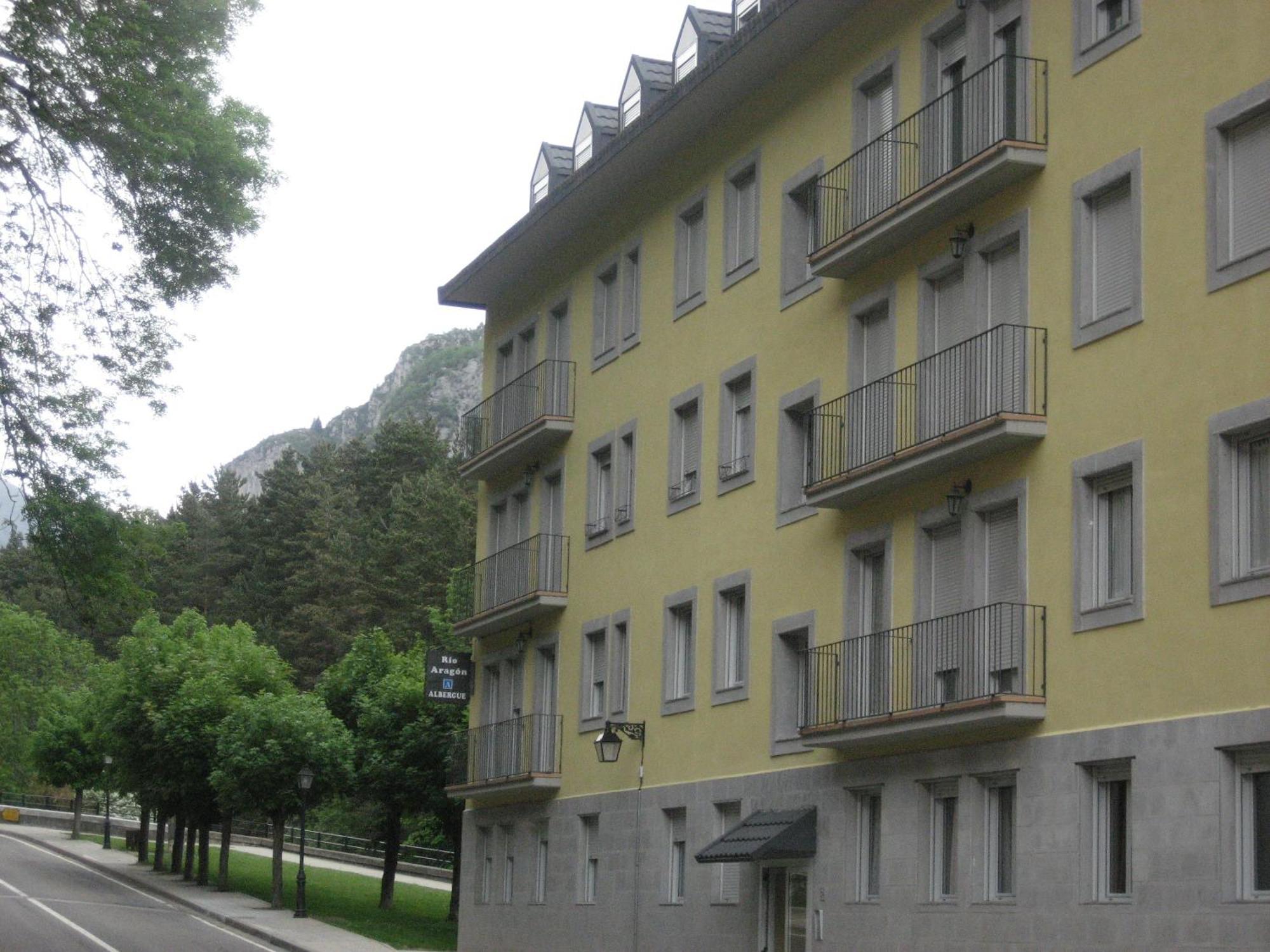 Albergue Turistico Rio Aragon Canfranc Eksteriør billede