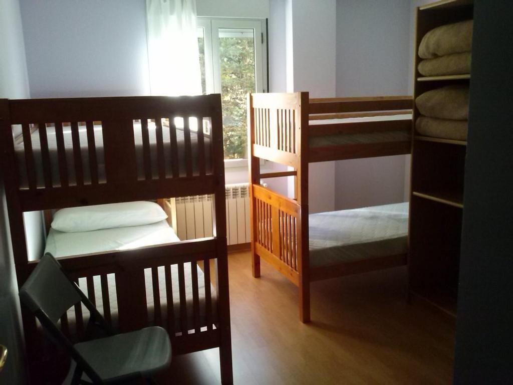 Albergue Turistico Rio Aragon Canfranc Værelse billede