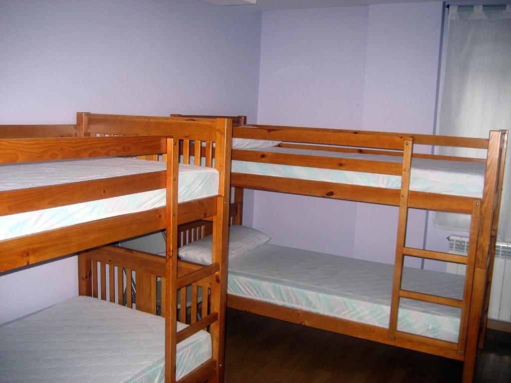 Albergue Turistico Rio Aragon Canfranc Værelse billede