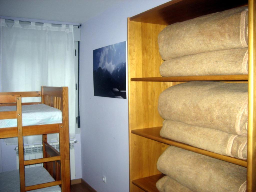 Albergue Turistico Rio Aragon Canfranc Værelse billede